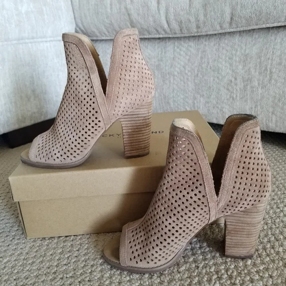 ❌️❌️SOLD❌️❌️Lucky Brand Larise Booties size 6.5 brown - Picture 4 of 12